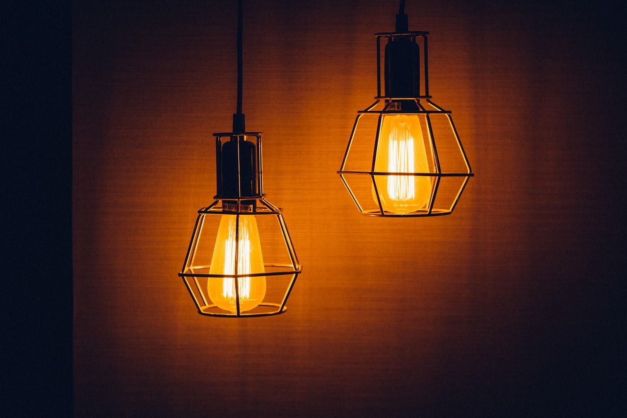 découvrez tout sur l'électricité : principes, utilisation, production et conseils pour économiser de l'énergie dans votre quotidien.