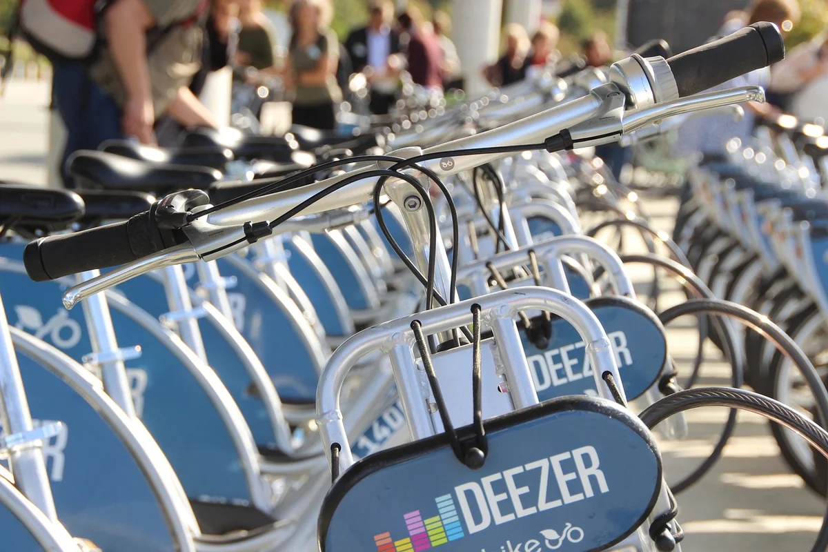 Bisikloù révolutionne la mobilité : un service de location de vélos électriques pour tous