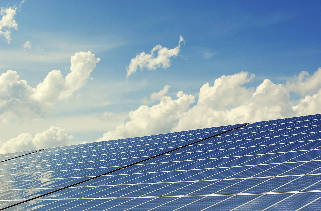 découvrez les enjeux et les avantages des énergies renouvelables. apprenez comment ces sources d'énergie durables contribuent à la protection de l'environnement tout en répondant aux besoins croissants de notre société.