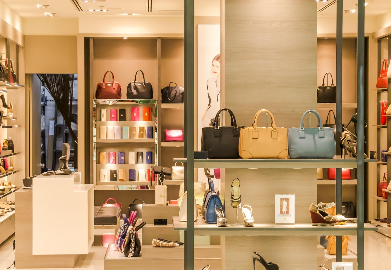 découvrez l'univers de la fast fashion : dernières tendances, vêtements abordables et styles toujours renouvelés. plongez dans l'univers du shopping rapide et accessoire à la mode tout en explorant les enjeux éthiques et durables de cette industrie.