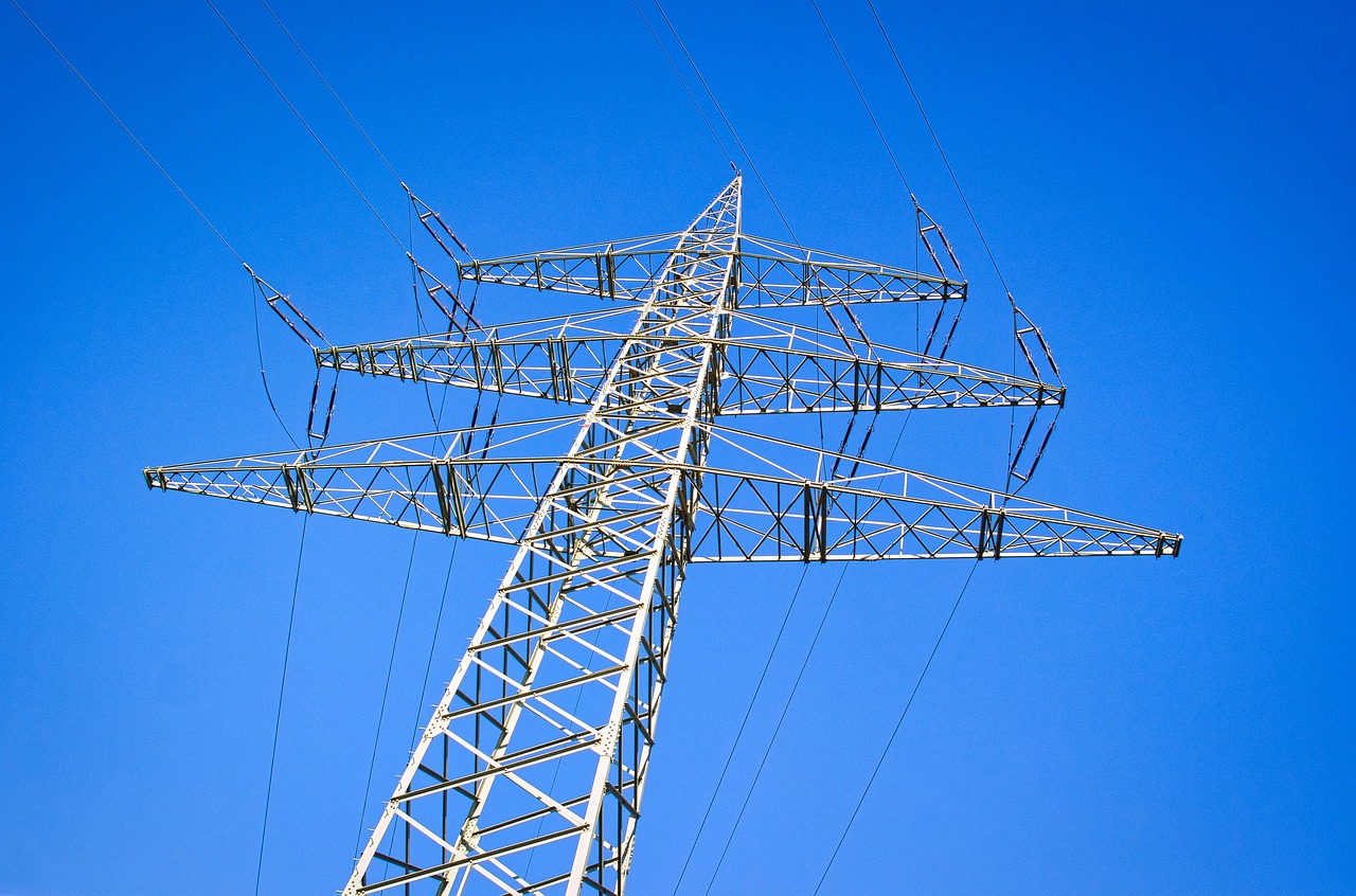 d&eacute;couvrez tout sur les tours &agrave; haute tension, leurs fonctions essentielles dans le transport d'&eacute;lectricit&eacute; et leur importance pour le r&eacute;seau &eacute;lectrique.