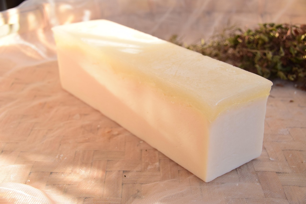 d&eacute;couvrez nos savons faits maison, naturels et doux pour une peau saine et nourrie au quotidien.