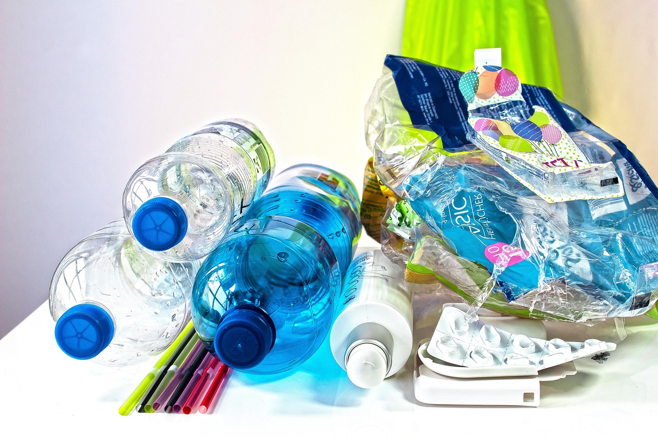 d&eacute;couvrez les enjeux de la gestion des d&eacute;chets plastiques, leur impact sur l'environnement et les solutions pour r&eacute;duire la pollution plastique.